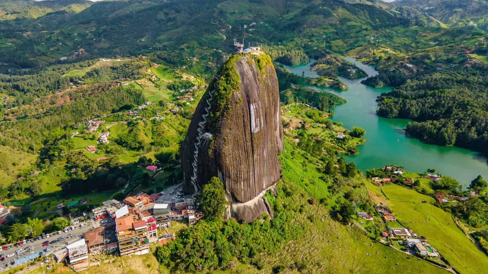 Piedra del Peñol a Guatapé