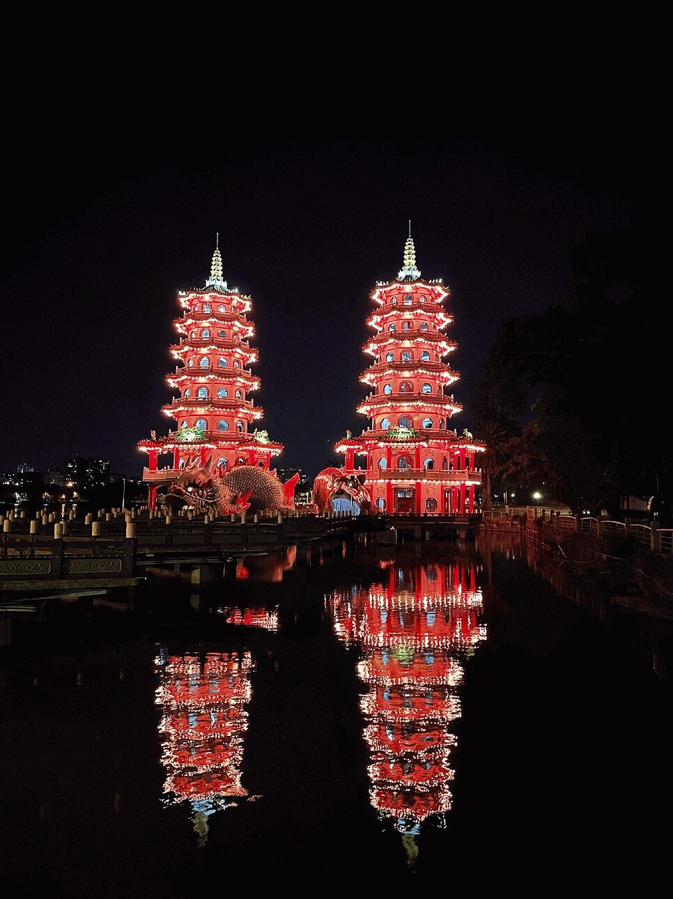 Dragon and Tiger Pagodas, Taiwan