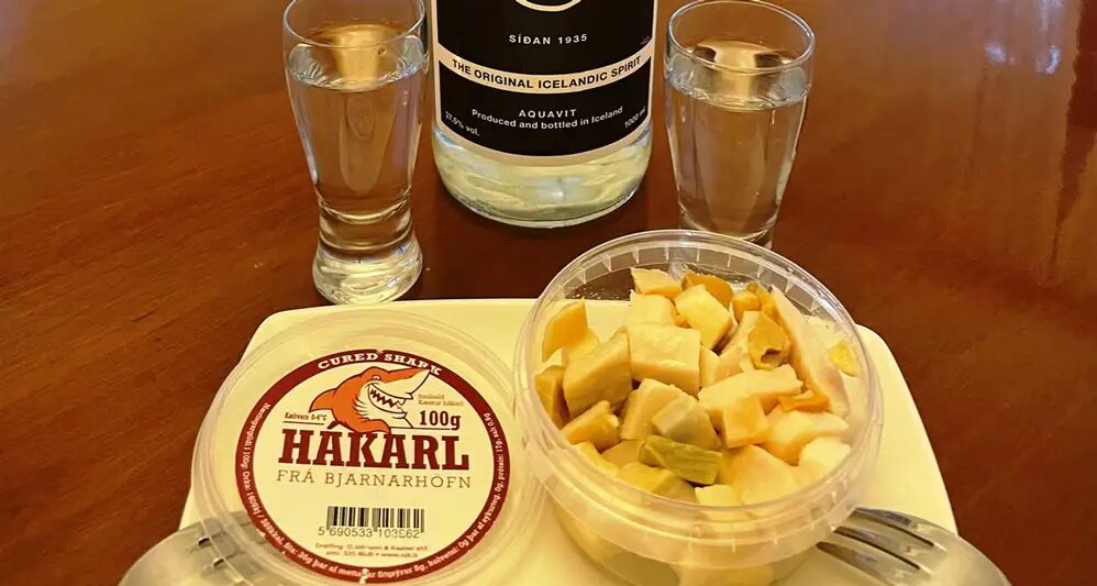 Serving Hakarl