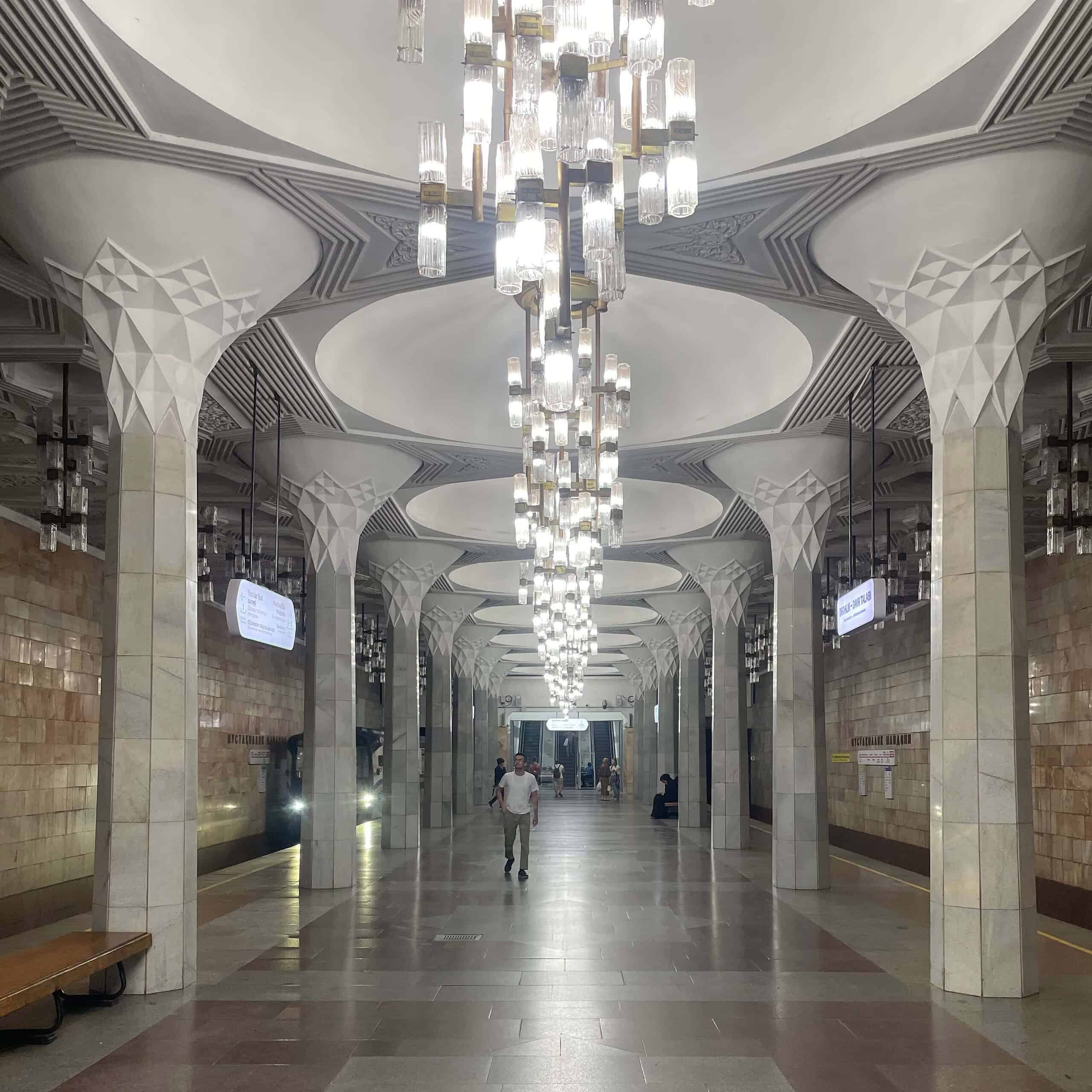 Tashkent Metro, Mustaqillik Maydoni Station